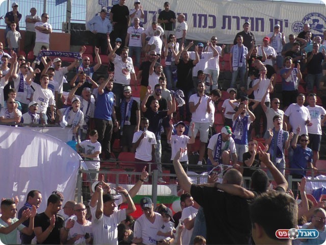 אוהדי יפו חוגגים (שקד מורג)